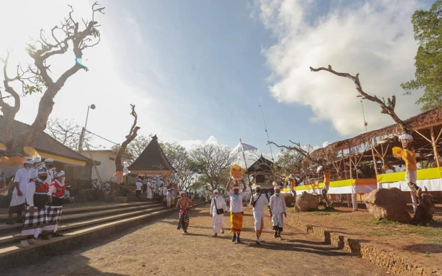 Temple Ceremony at Gumang Hill  – Desa Adat Bugbug – Karangasem