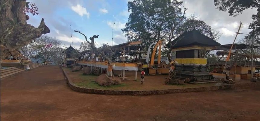 Temple Ceremony at Gumang Hill  – Desa Adat Bugbug – Karangasem