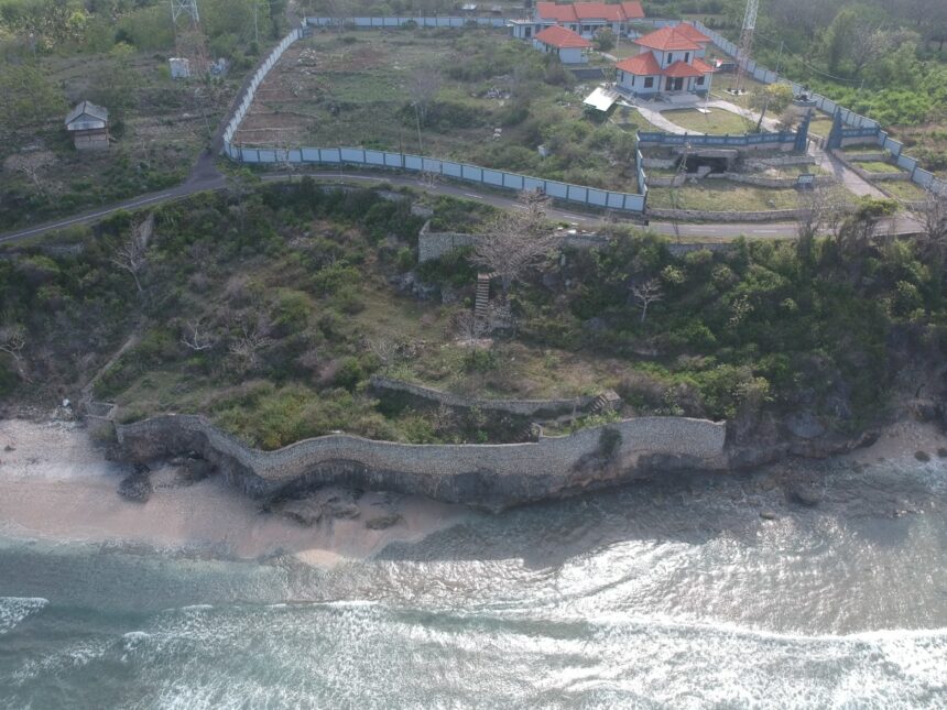Cliff Contour Land for Sale Quickly Direct Access to The Beach